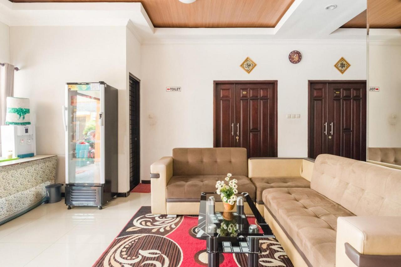 Reddoorz Syariah @ Jalan Simpang Gajayana Hotel Malang Ngoại thất bức ảnh