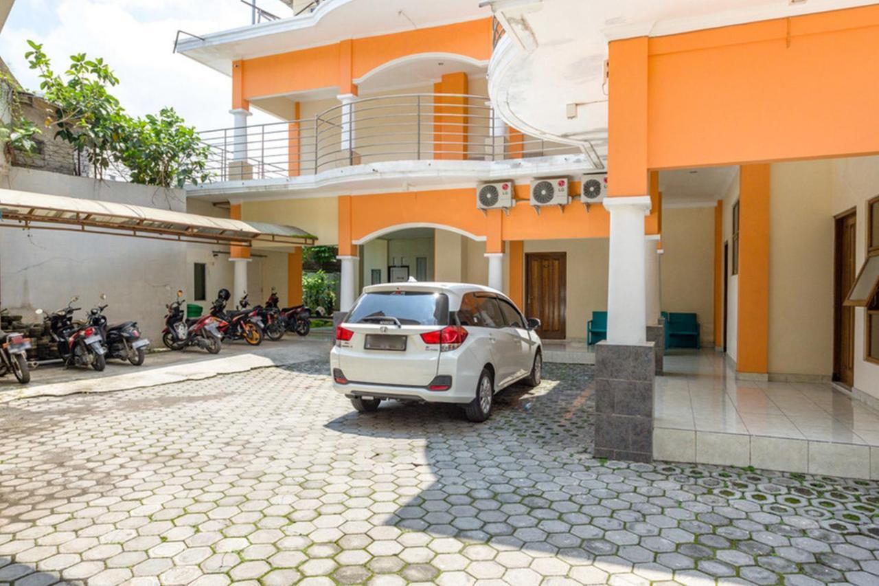Reddoorz Syariah @ Jalan Simpang Gajayana Hotel Malang Ngoại thất bức ảnh