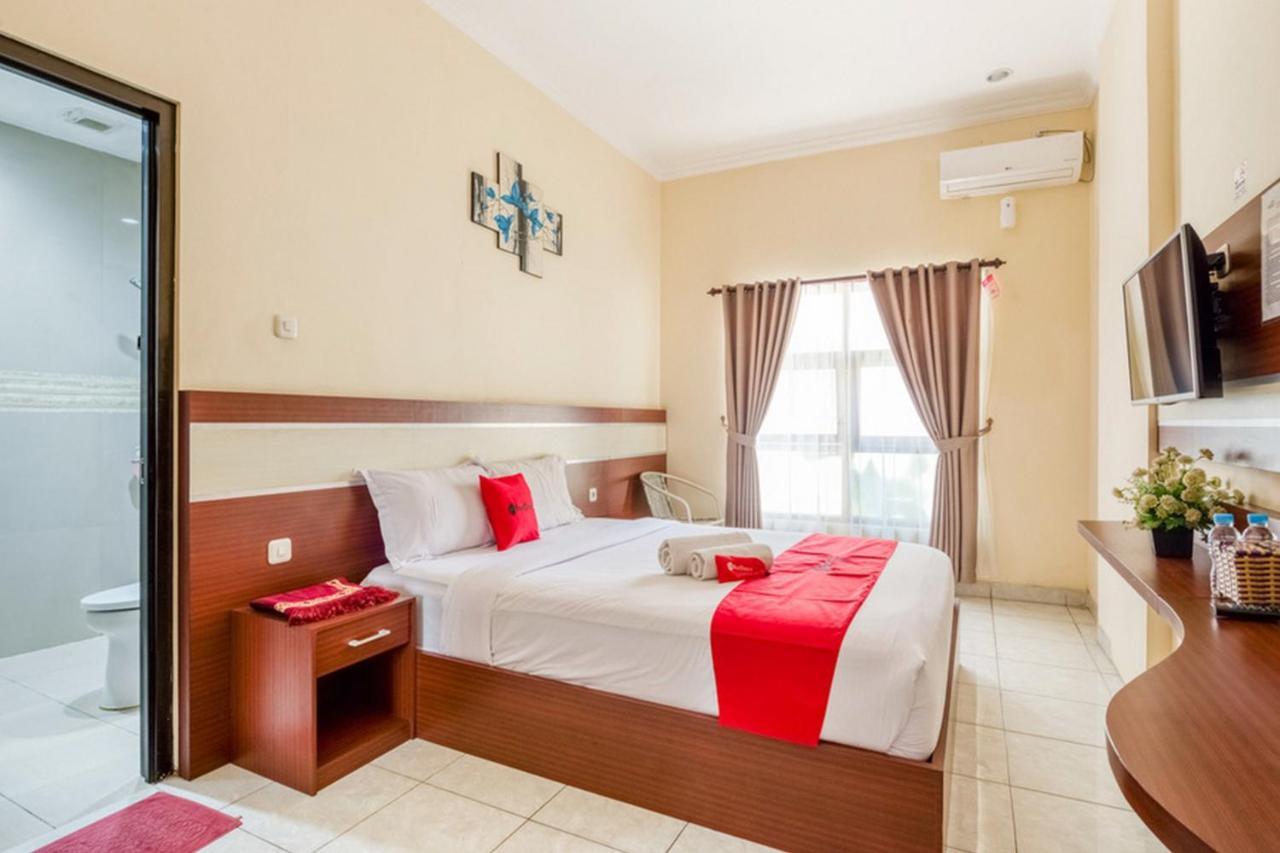 Reddoorz Syariah @ Jalan Simpang Gajayana Hotel Malang Ngoại thất bức ảnh