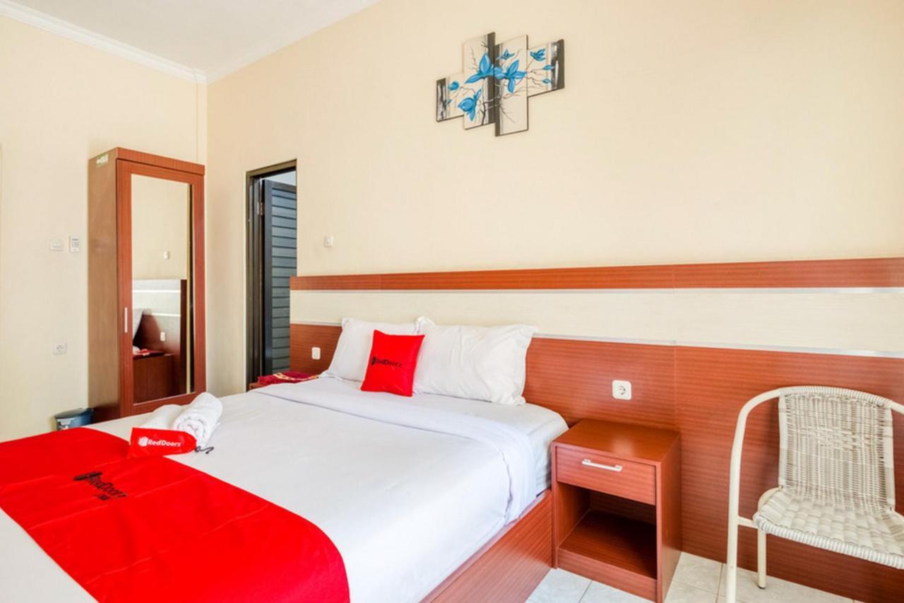 Reddoorz Syariah @ Jalan Simpang Gajayana Hotel Malang Ngoại thất bức ảnh